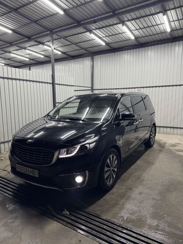 KIA Carnival в отличном состояние