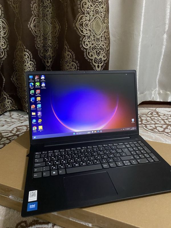 ноутбук Lenovo V15