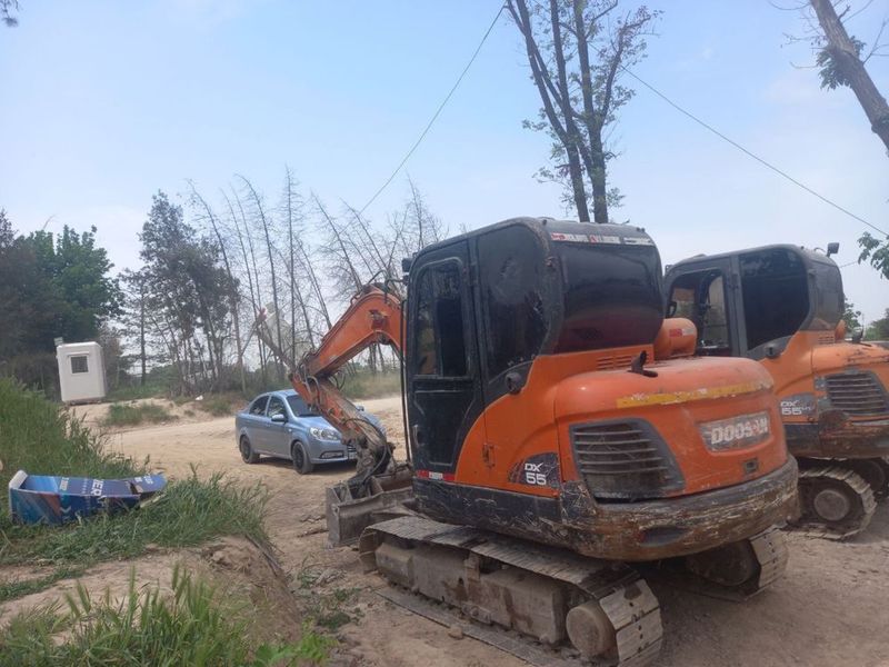 Doosan dx 55 gusinichniy mini ekskavator