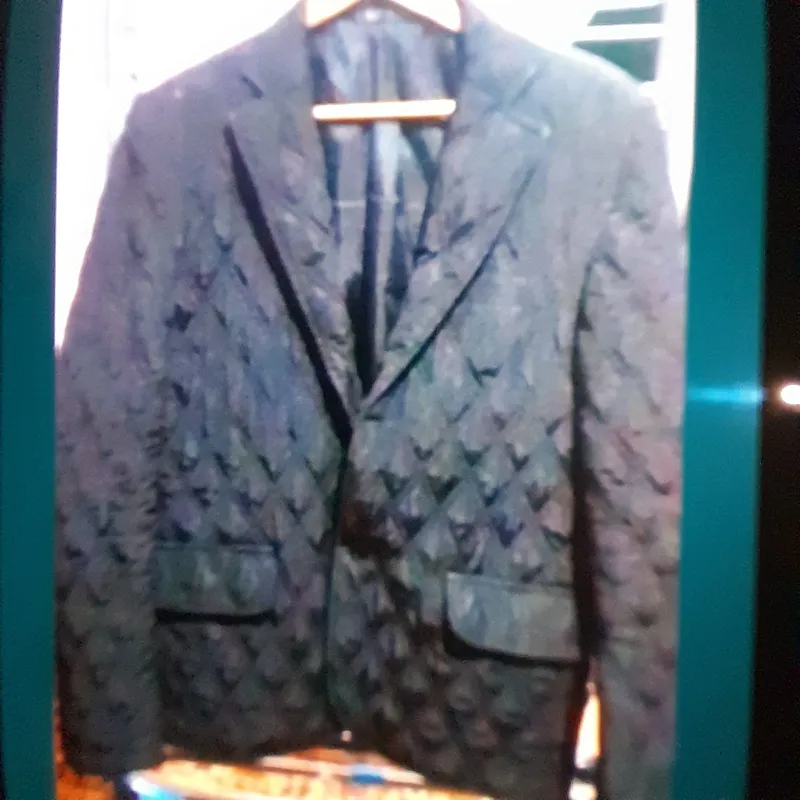 Эркаклар костюмы сотилади. Эркаклар костюмы сотилади.