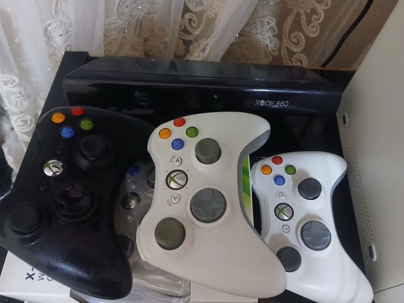 Assalom alekum Xbox sotiladi 2ta holati yaxwi 60gb dan proshivkasiz
