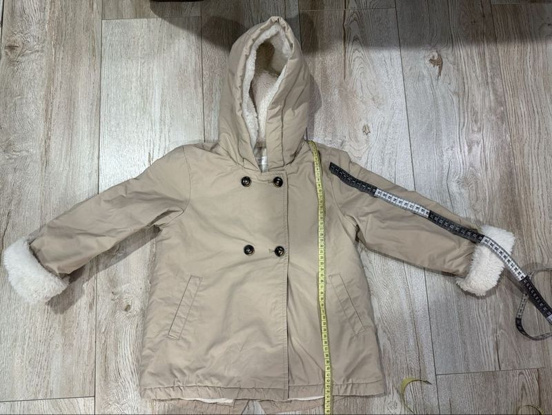 Пальто Zara на девочку 3-4 года,на рост 104 см. Пальто Zara на девочку 3-4 года,на рост 104 см.