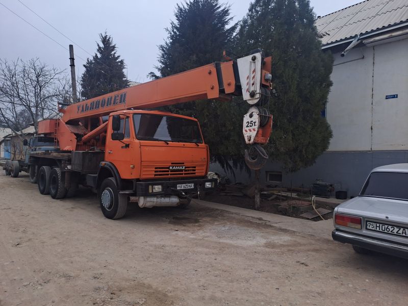 Avtokran 25 tonnalik Ulyanovec Avtokran 25 tonnalik Ulyanovec