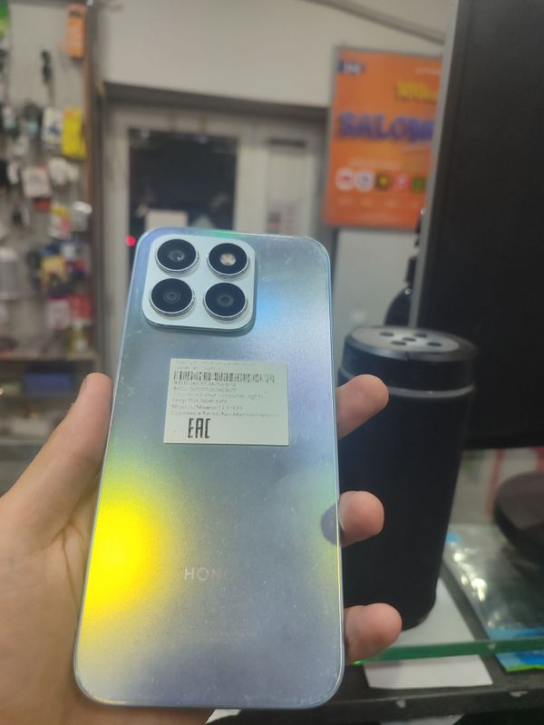 Xonor x8b idyal aybi yoq iwlawi zor payati 8+8 256 tali