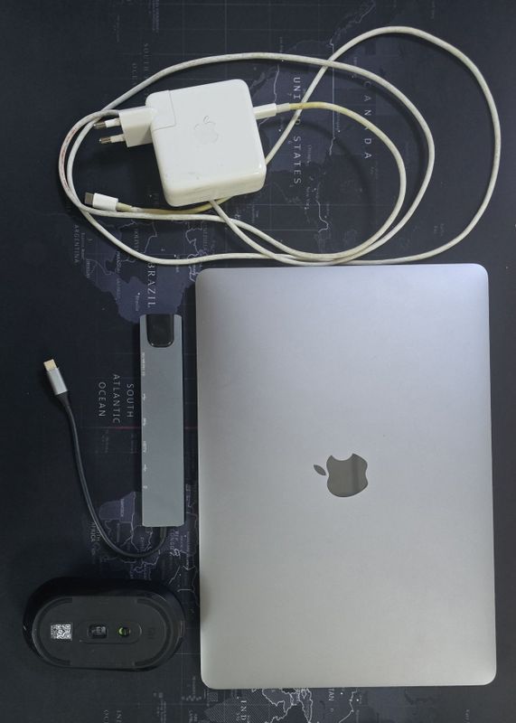 Macbook pro 13’3 inch 2016 8 ga 256 gb