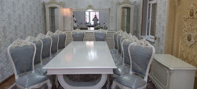 Продается стол со стульями на 12 персон Б/У Продается стол со стульями на 12 персон Б/У