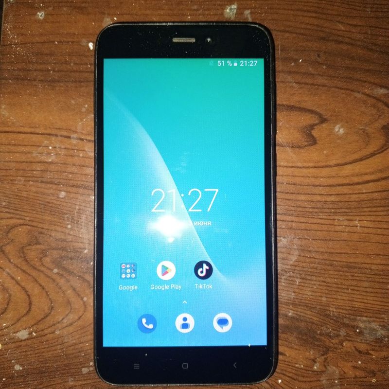 Zor holadagi Redmi Go sotiladi Zor holadagi Redmi Go sotiladi
