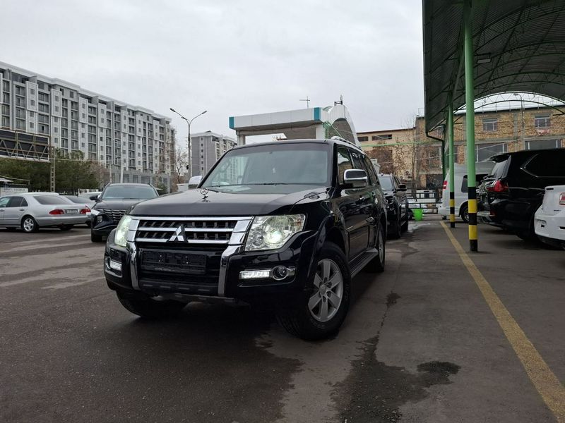 В продаже родной Mitsubishi Pajero