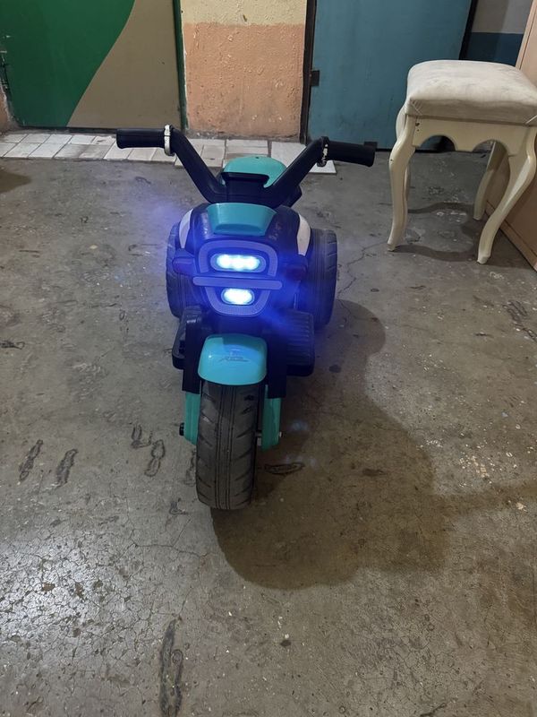 Dedski electroniy motosikl Dedski electroniy motosikl