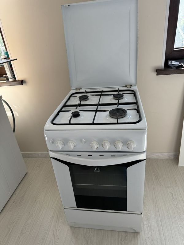 Продается Газовая Плита Indesit Продается Газовая Плита Indesit