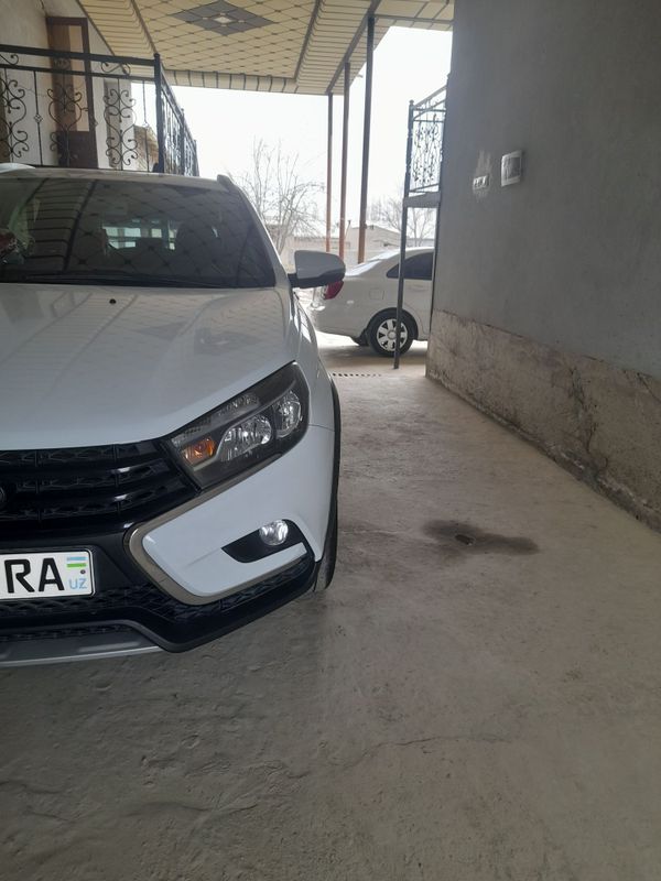 Lada vesta cros xolati zur kraska toza damasga barter qilaman varyant