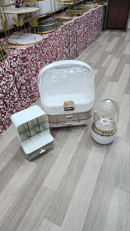 Kosmetichka nabor XAMMASI -355.000 Kosmetichka nabor XAMMASI -355.000