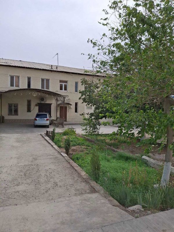 Уй сотилади (Райцентр бозор олдидаги котедж) Уй сотилади (Райцентр бозор олдидаги котедж)