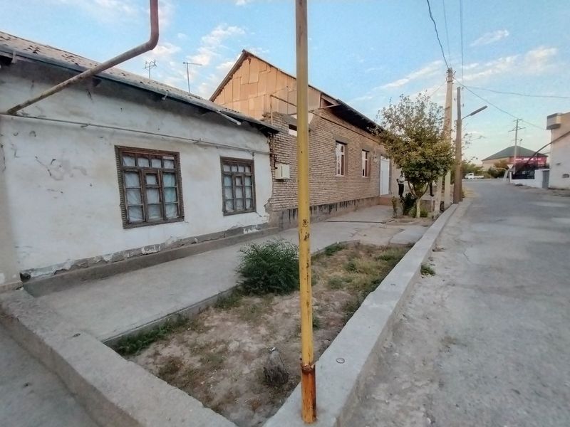 карши шахар Уй сотилади Жайхун кучасида катта йул йокасида жойлашган