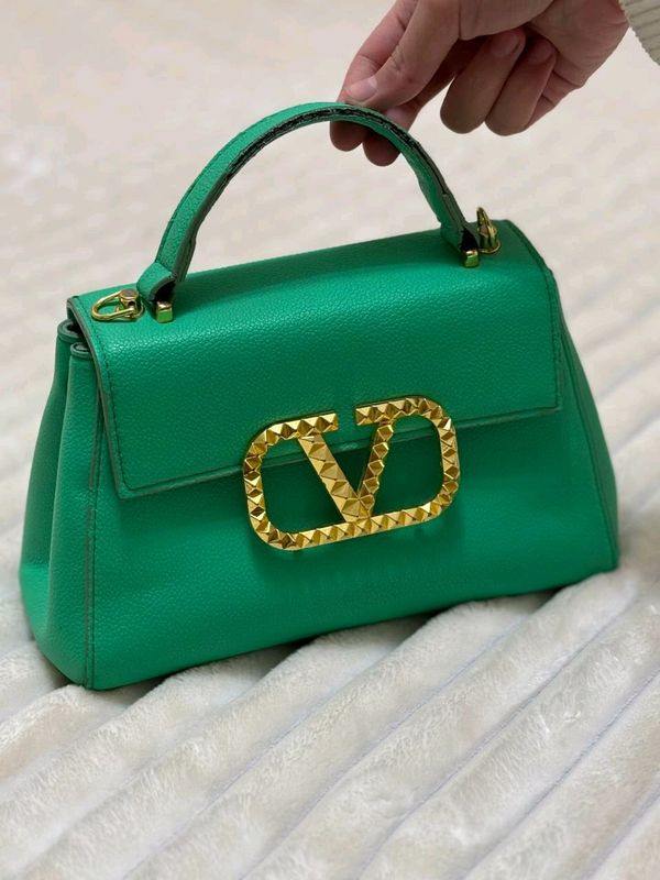 Бренд: Valentino, сумкаси Цвет, качество-супер Бренд: Valentino, сумкаси Цвет, качество-супер
