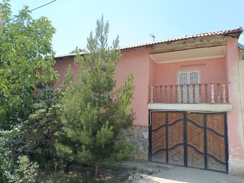 Navoiy eski shahar Argʻunda 6 soʻtixli hovli sotiladi Navoiy eski shahar Argʻunda 6 soʻtixli hovli sotiladi