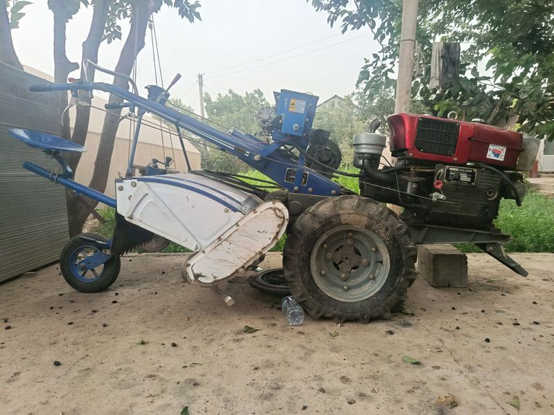 Zubr traktor 1100 Bartavoy
