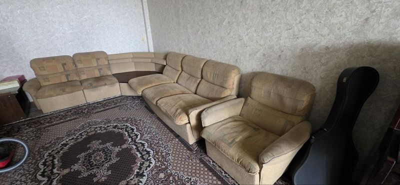 Продаётся угловой диван с двумя креслами Продаётся угловой диван с двумя креслами